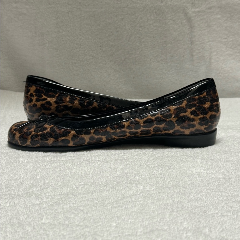 EUC A2 Aerosoles Animal Print Flats Size 8 - Picture 3 of 9
